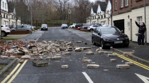 Sturm Éowyn wütet mit Rekordgeschwindigkeiten in Irland