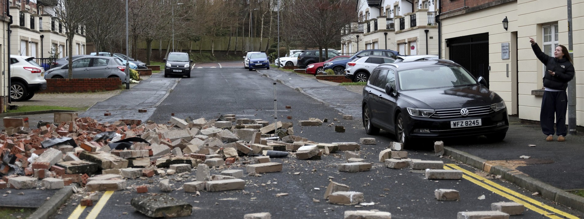 Sturm Éowyn wütet mit Rekordgeschwindigkeiten in Irland