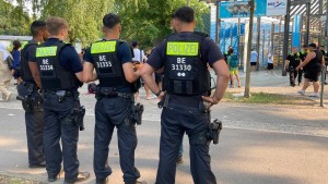 Zwei Verletzte bei Streit vor Freibad in Neukölln