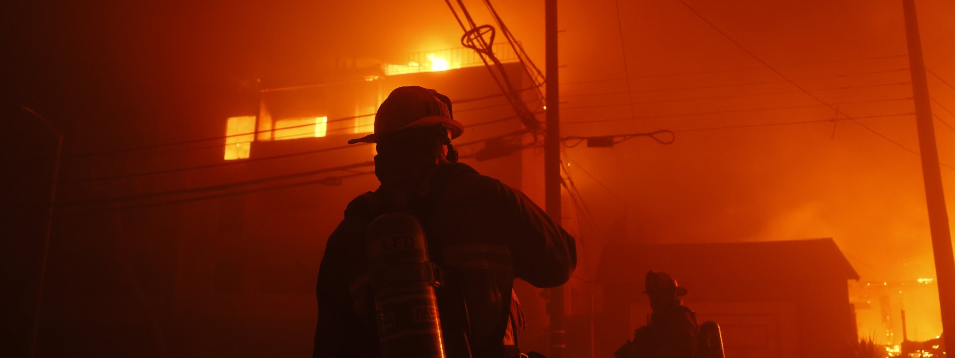 Waldbrand bei Los Angeles zwingt mehr als 70.000 Menschen zur Flucht