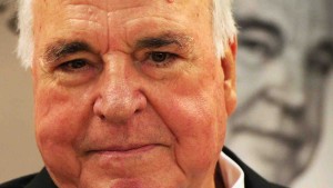 Kohl kritisiert Veröffentlichungen über sein Privatleben