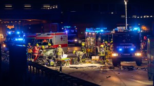 Falschfahrerin verursachte Kollision auf A3 am Flughafen