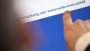 Razzien gegen Verfasser frauenfeindlicher Posts