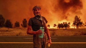 Tausende Menschen flüchten vor Waldbrand in Kalifornien