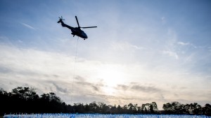 Hochwasserlage: Bundespolizei und Marine setzen Hubschrauber ein