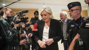 Le Pen bleibt auch vor Gericht siegessicher