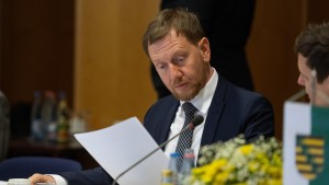 Kretschmer und Wagenknecht schieben sich gegenseitig die Verantwortung zu