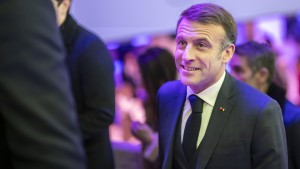 Macron preist den Standort Frankreich