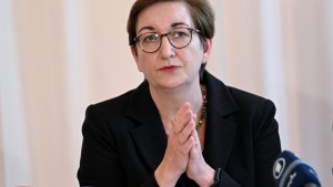 Bauministerin Geywitz will Menschen aufs Dorf locken