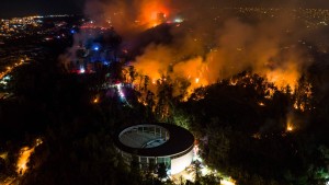 Großbrand greift auf chilenischen Urlaubsort über