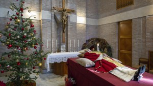 Erste Besucher bei aufgebahrtem Leichnam von Benedikt XVI. 