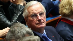 Barnier gegen Rücktritt von Macron