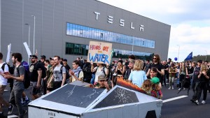 Proteste gegen Erweiterung der Tesla-Fabrik halten an