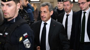 Sarkozy zu einem Jahr elektronischer Fußfessel verurteilt