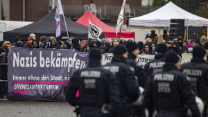 Tausende protestieren in Duisburg gegen die AfD