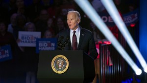 Biden verwechselt Macron mit Vorgänger Mitterrand