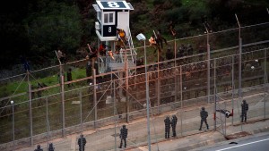 Hunderte Flüchtlinge stürmen spanische Enklave Ceuta