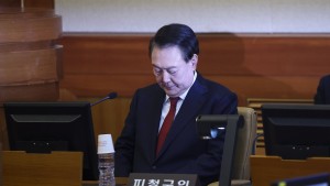 Prozess um Südkoreas Präsident Yoon begonnen