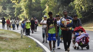 Migranten-Karawane mit 7000 Menschen ruft Politiker auf den Plan