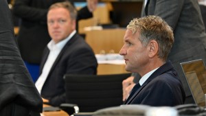 Haseloff kritisiert Voigt für geplantes Fernsehduell mit Höcke