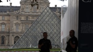 Louvre-Museum und Schloss Versailles wieder geöffnet