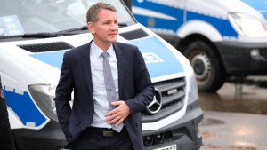 Höcke nennt Mahnmal-Aktivisten „Terroristen“