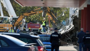 14 Tote bei Dacheinsturz an Bahnhof in Serbien