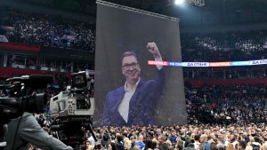 Präsident Vucic steht im Mittelpunkt