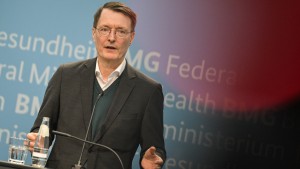 Juristen stellen Finanzierung von Lauterbachs Klinikplänen infrage