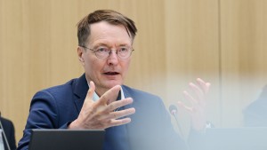 Lauterbach will die Pleite der Pflegekasse verhindern