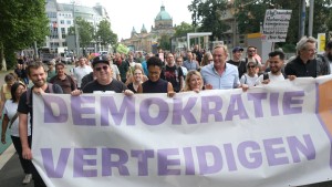 Tausende demonstrieren in Sachsen gegen Rechtsextremismus