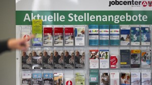 Einstellungsbereitschaft der Unternehmen niedrig wie zuletzt 2020