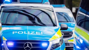 Polizei nimmt Mann nach Hitlergruß fest