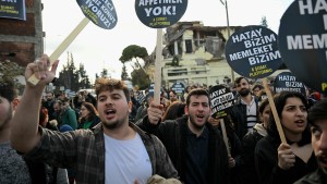 Proteste bei Gedenkfeier