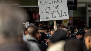 Buschmann fordert bessere Ausstattung für Polizei bei Islamisten-Demos