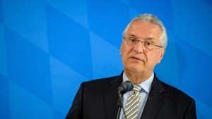 Bayerns Innenminister für Abschiebung auch nach Syrien