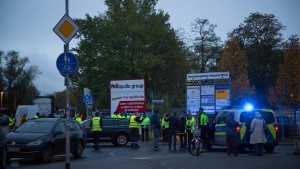 Blindgänger legt A66 und Nordwestlandebahn lahm