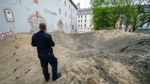 Nach kontrollierter Sprengung bisher keine Schäden bekannt