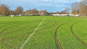 Unbekannte verwüsten Fußballplatz in Hanau