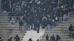 Durchsuchungen bei Eintracht-Fans