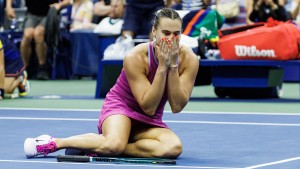 Aryna Sabalenka hält dem Druck stand