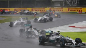 Hamilton gewinnt chaotisches Regenrennen