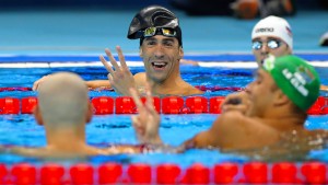 Phelps letztes Einzelrennen endet spektakulär