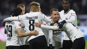 Die eiskalte Eintracht jagt die Bayern