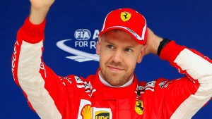 Vettel rast den Mercedes davon