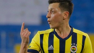 Enttäuschung für Özil im großen Duell in Istanbul