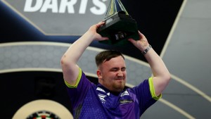 Luke Littler gewinnt Darts-Premier-League