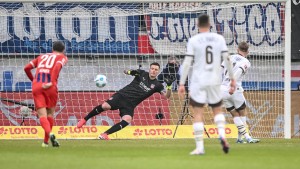 Der Videobeweis rettet St. Pauli den Sieg