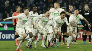 Augsburg nach Pokal-Krimi in Karlsruhe im Viertelfinale