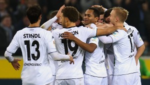 Mönchengladbach siegt in Unterzahl